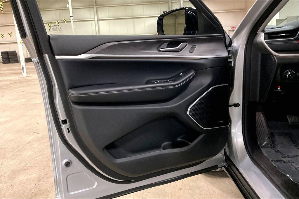 Used 2021 Jeep Grand Cherokee L Limited image 22