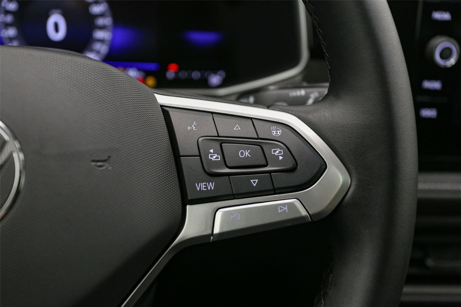 New 2025 Volkswagen Taos SE image 25