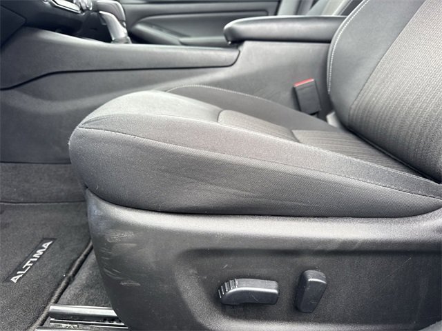 Used 2025 Nissan Altima 2.5 SV image 12