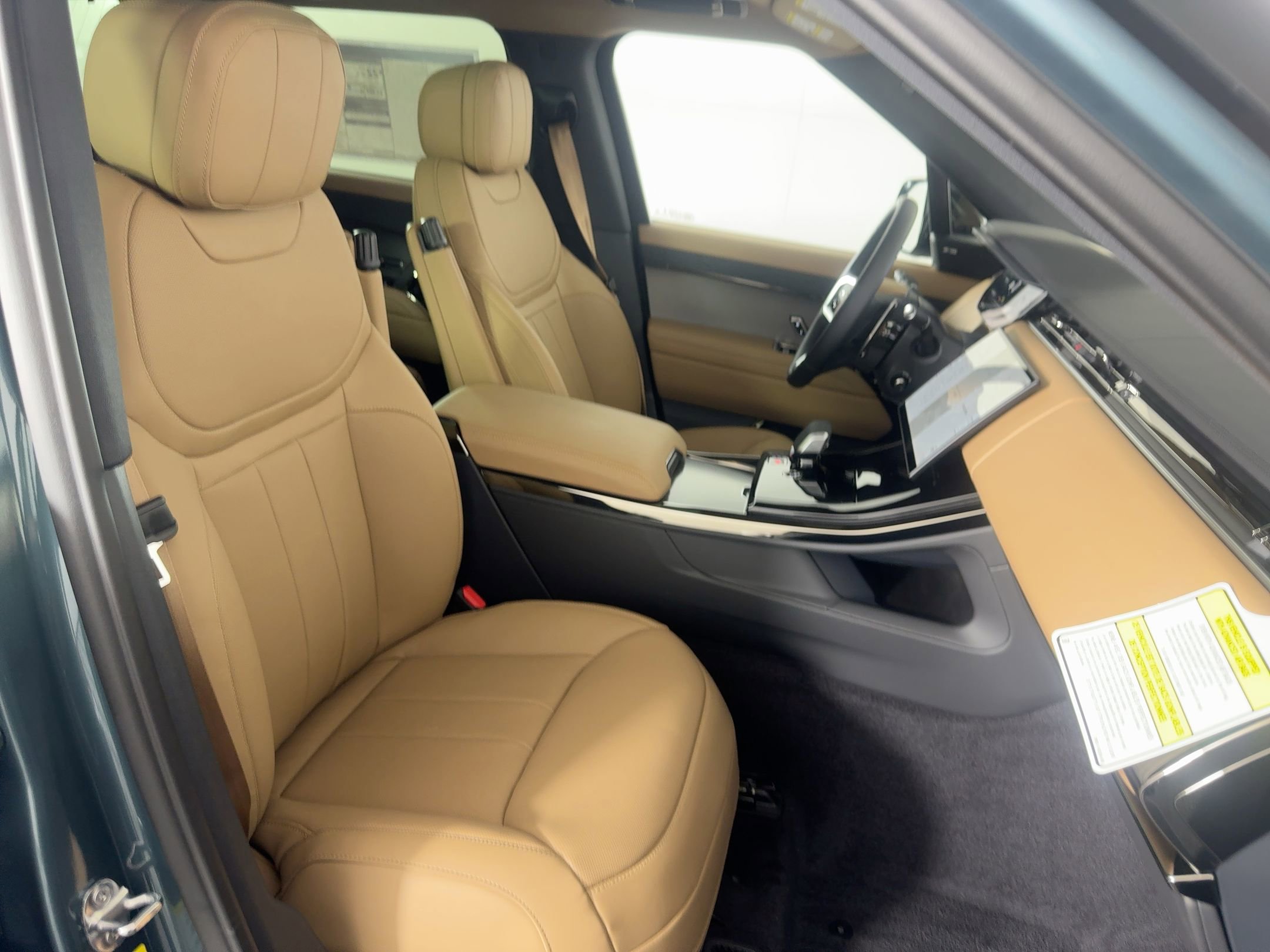 New 2025 Land Rover Range Rover Sport SE image 28