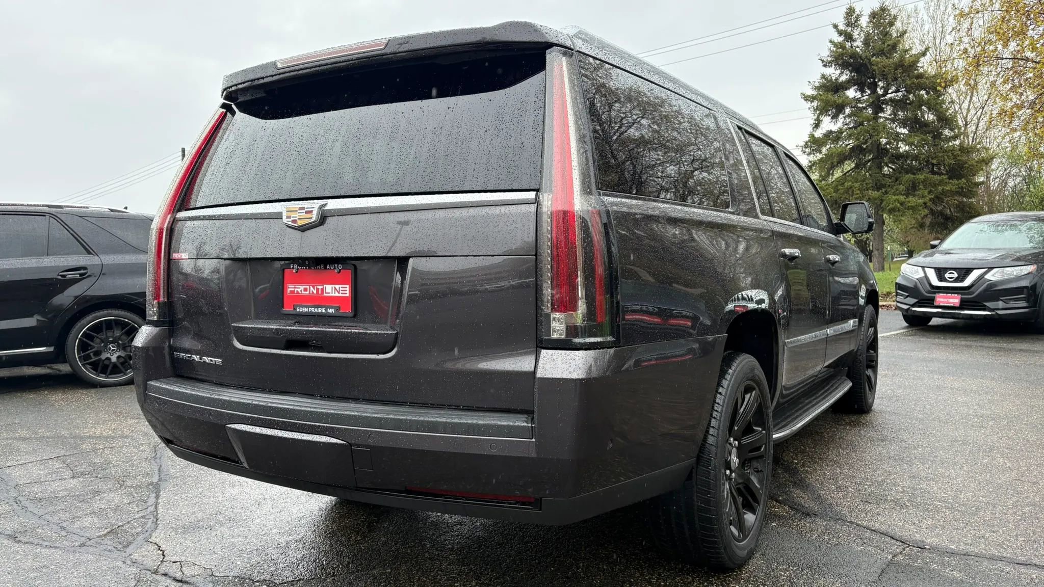 Used 2017 Cadillac Escalade ESV Luxury AWD/4WD image 9