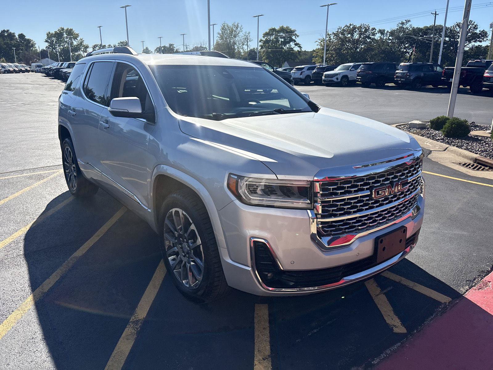 Used 2020 GMC Acadia Denali AWD/4WD image 3