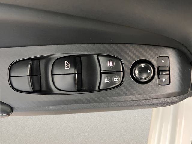 Used 2025 Nissan Altima 2.5 SV FWD image 14