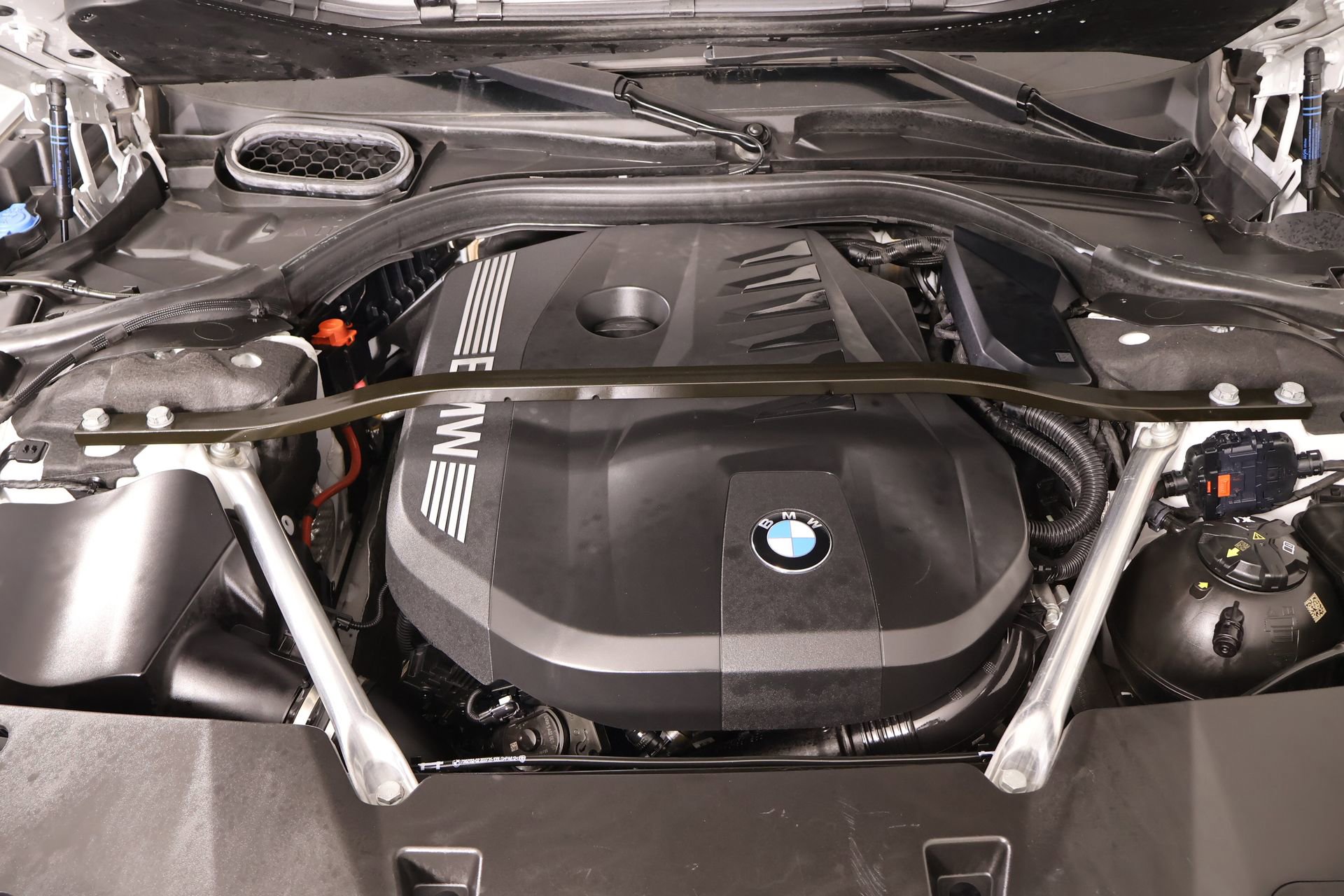 Used 2023 BMW 740i w/ Parking Assistance Package image 21