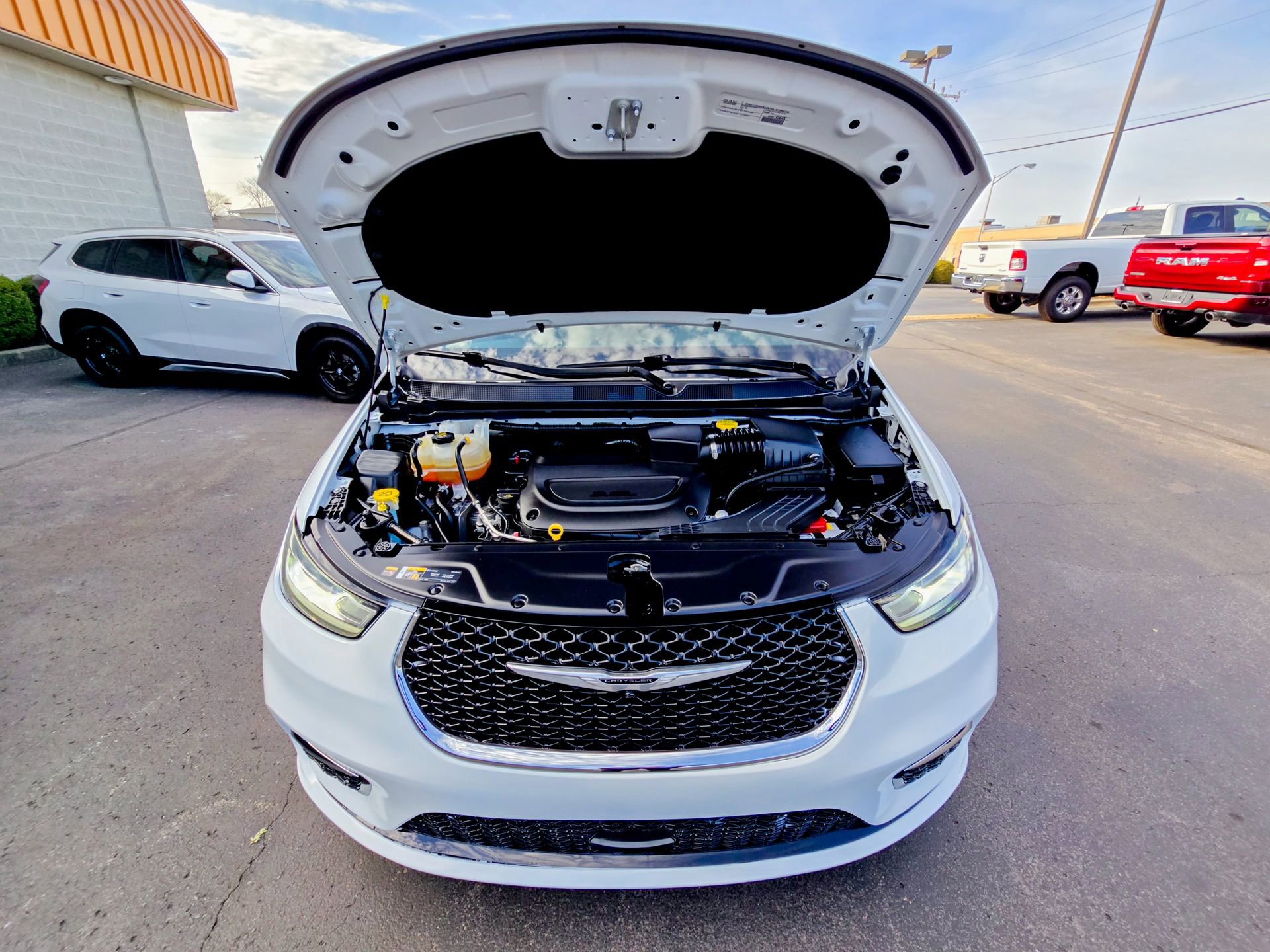 Used 2022 Chrysler Pacifica Touring-L image 35