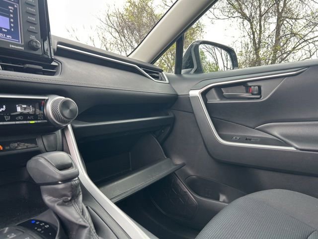 Used 2020 Toyota RAV4 LE w/ Carpet Mat Package FWD image 21