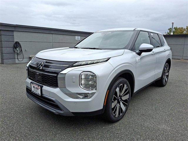 New 2025 Mitsubishi Outlander SE image 2