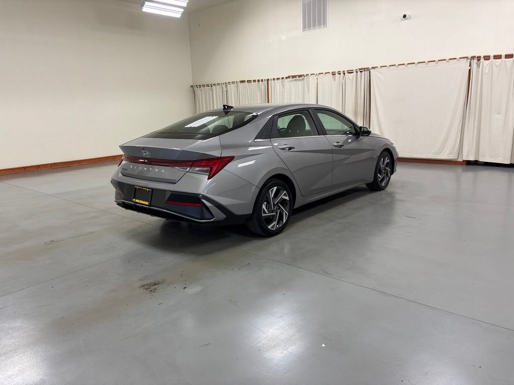 Used 2025 Hyundai Elantra SEL FWD image 8
