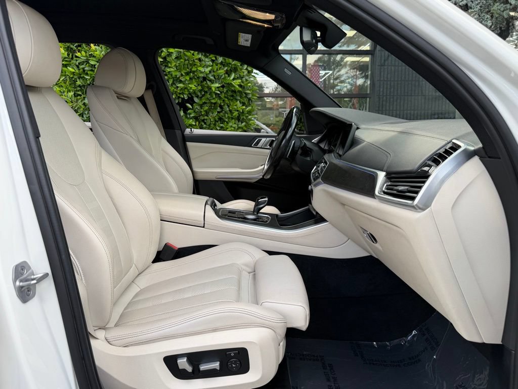 Used 2022 BMW X5 xDrive40i w/ M Sport Package AWD/4WD image 34