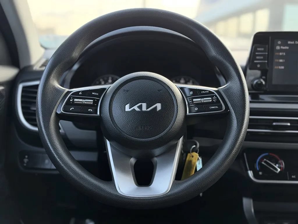 Used 2023 Kia Seltos LX AWD/4WD image 14