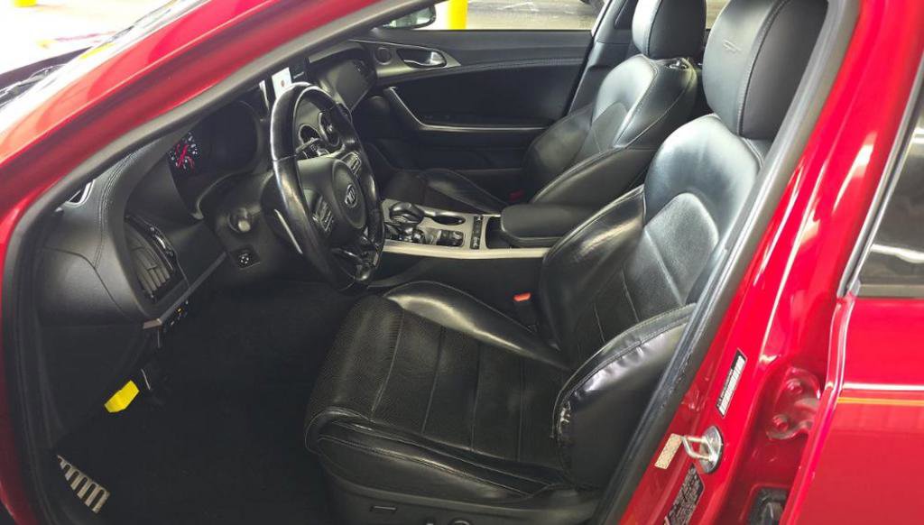 Used 2018 Kia Stinger GT2 RWD image 11