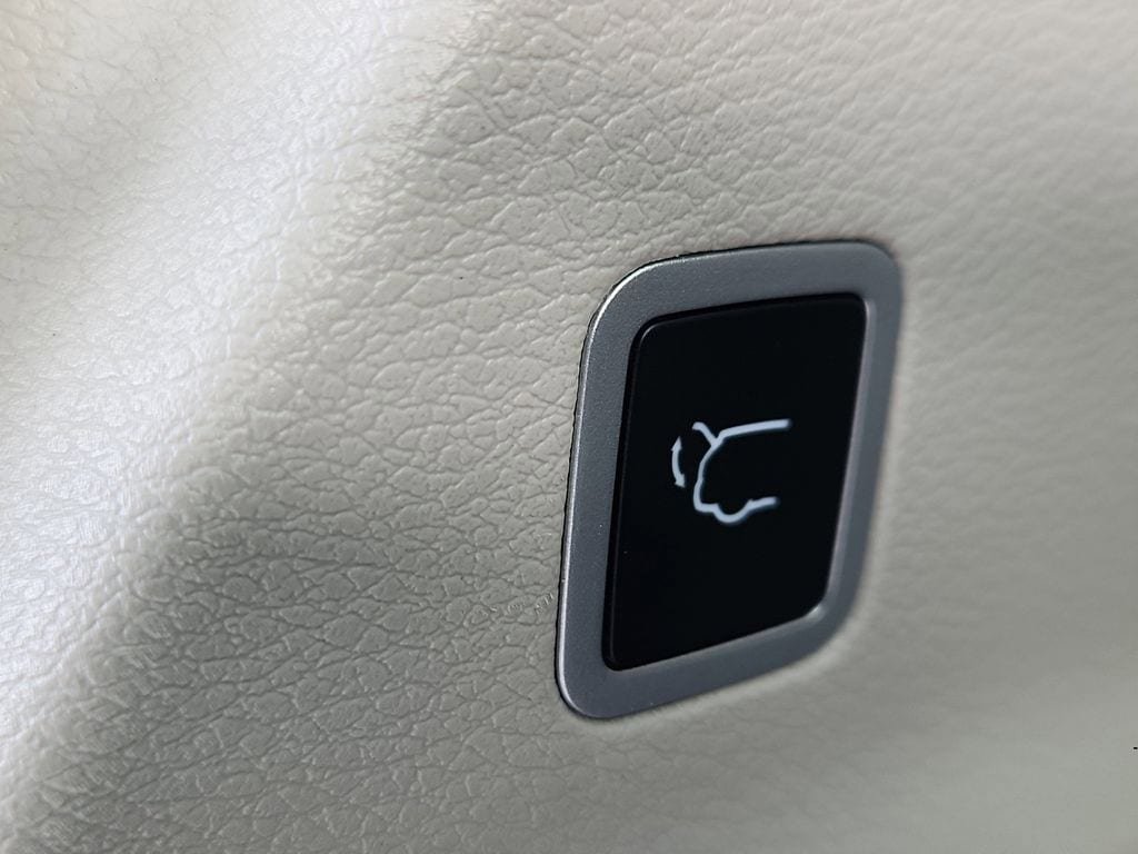 Used 2024 Chrysler Pacifica Touring-L FWD image 25