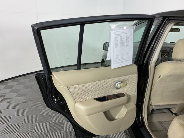 Used 2011 Nissan Versa SL image 21