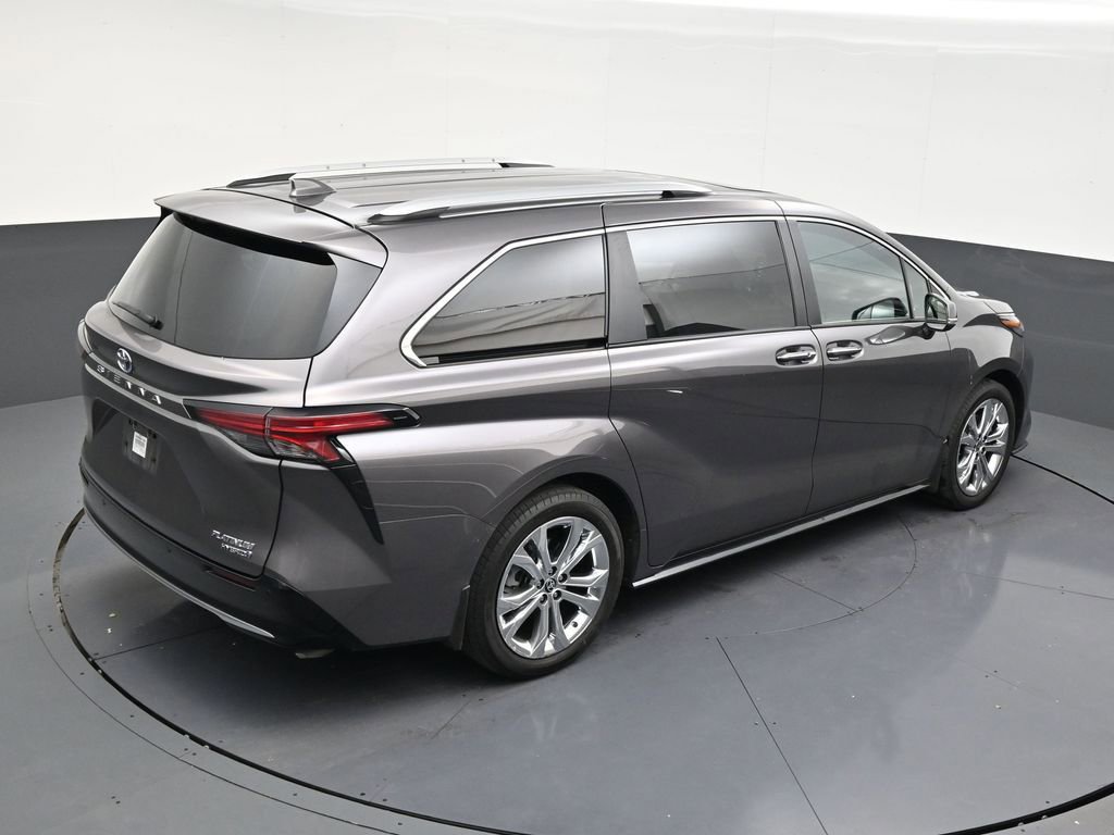 Used 2024 Toyota Sienna Platinum image 16