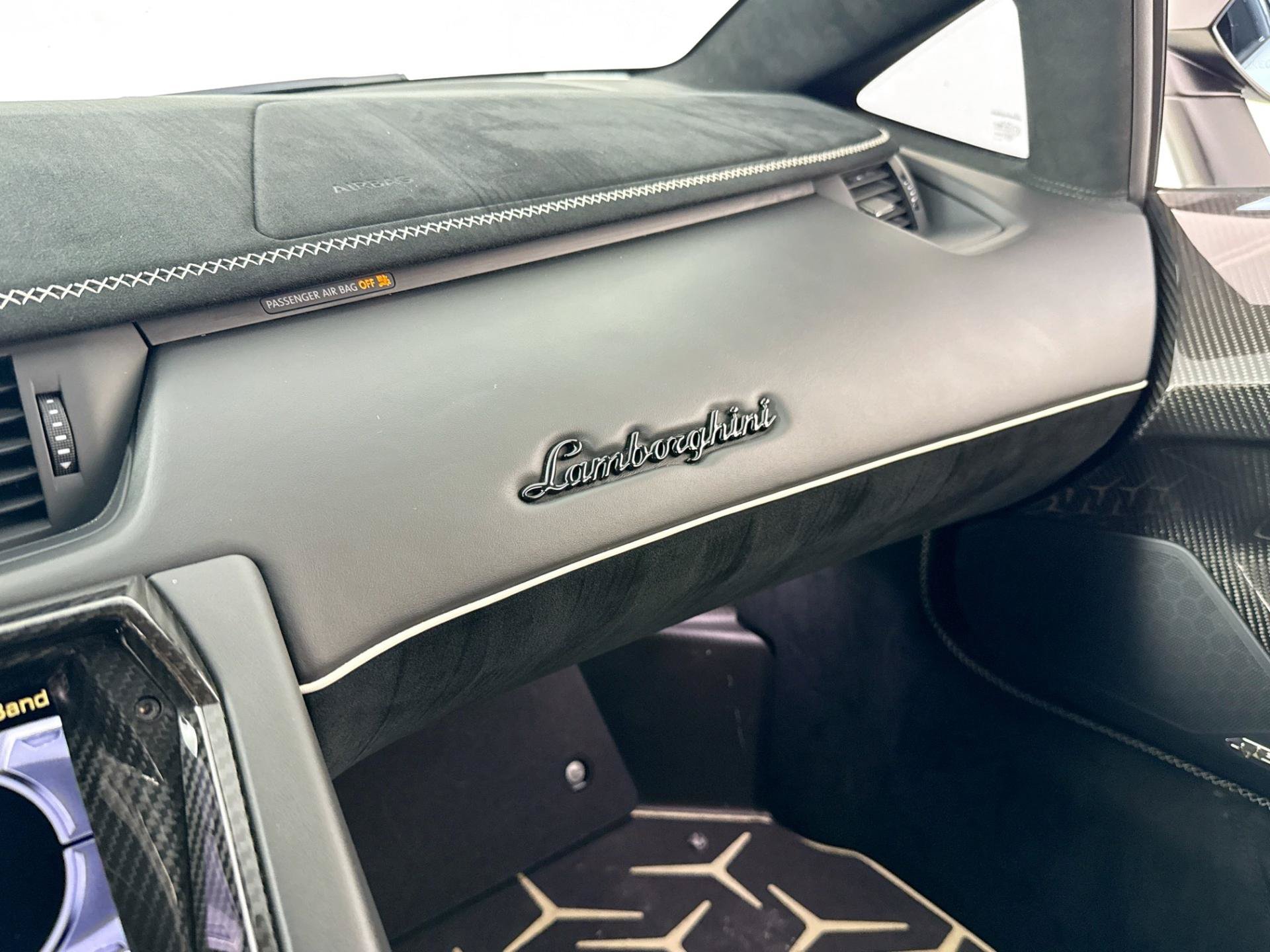 Used 2020 Lamborghini Aventador SVJ AWD/4WD image 40