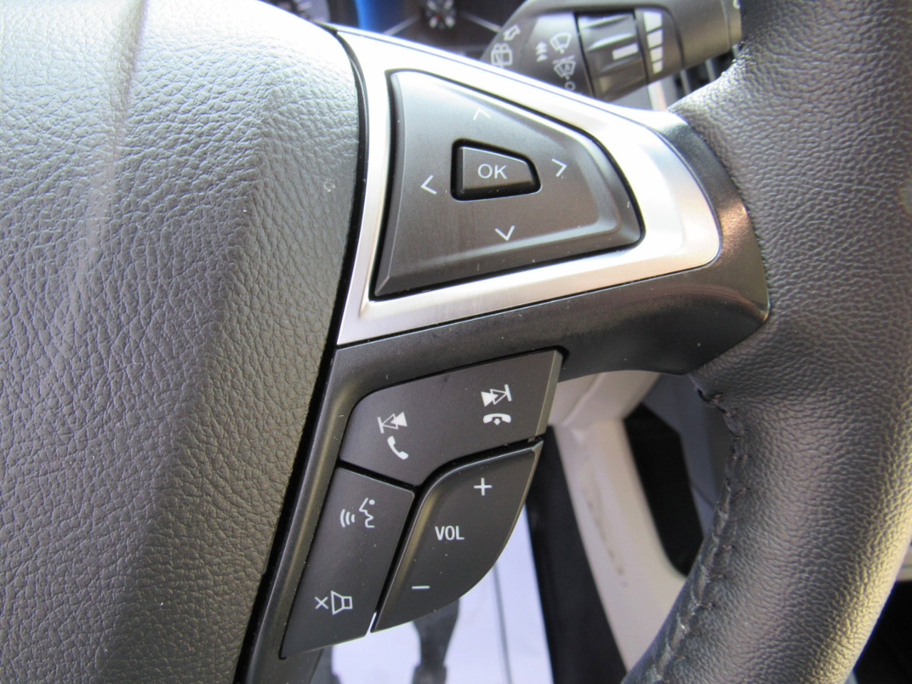 Used 2024 Ford Edge Titanium w/ Titanium Elite Package image 17