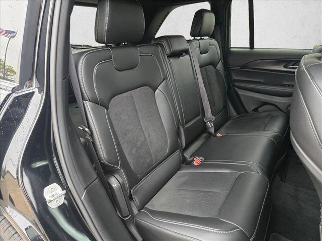 Used 2025 Jeep Grand Cherokee Altitude image 20