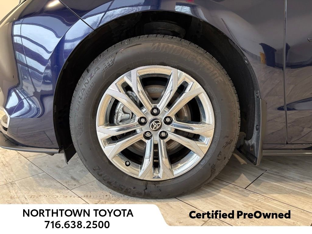 Used 2023 Toyota Sienna Platinum AWD/4WD image 7