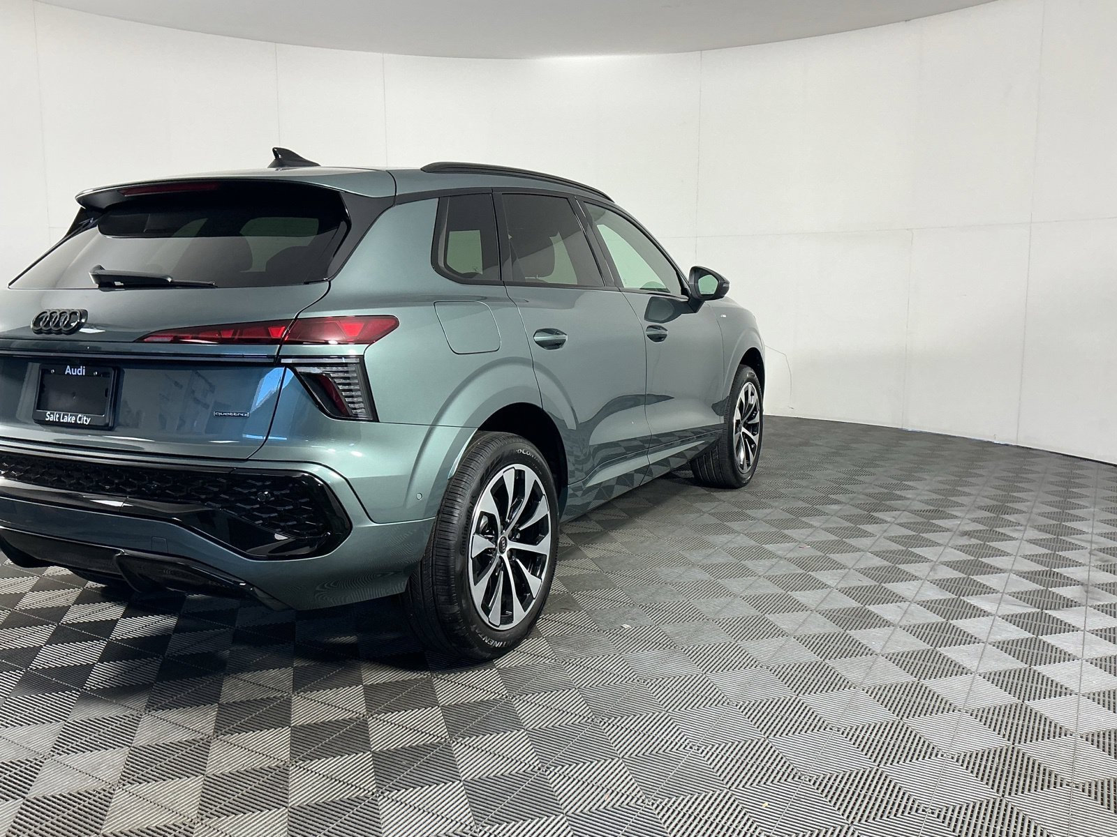 New 2026 Audi Q3 quattro 2.0T AWD/4WD image 8