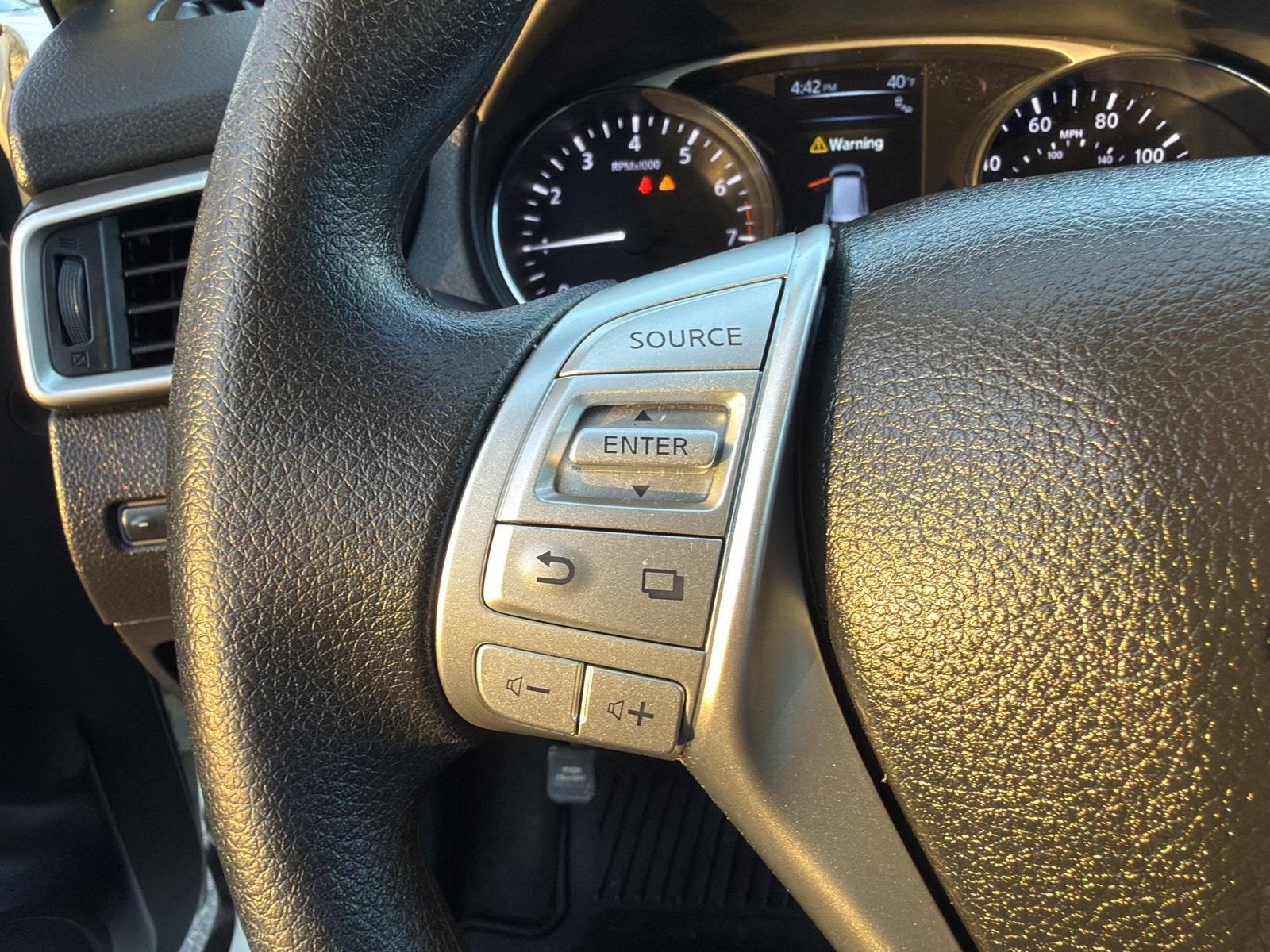 Used 2016 Nissan Rogue SV w/ SV Premium Package image 33