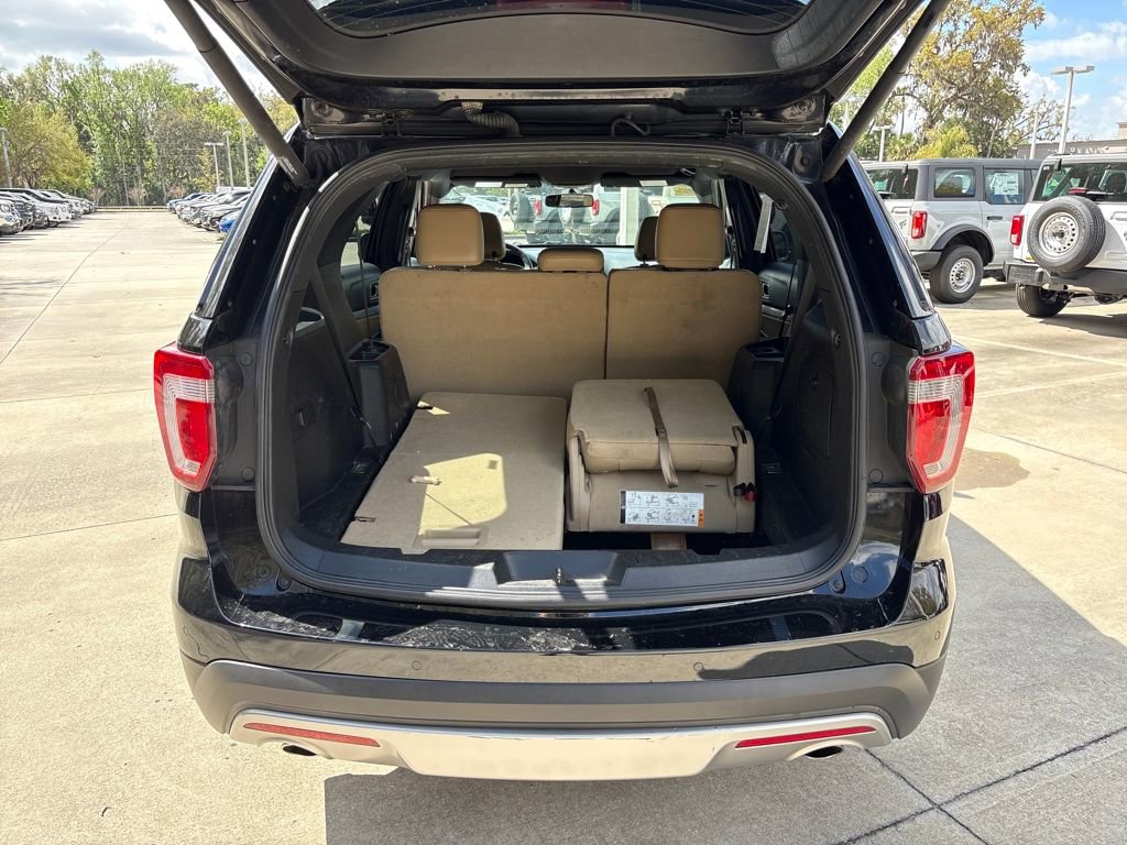 Used 2017 Ford Explorer XLT w/ Equipment Group 202A image 30