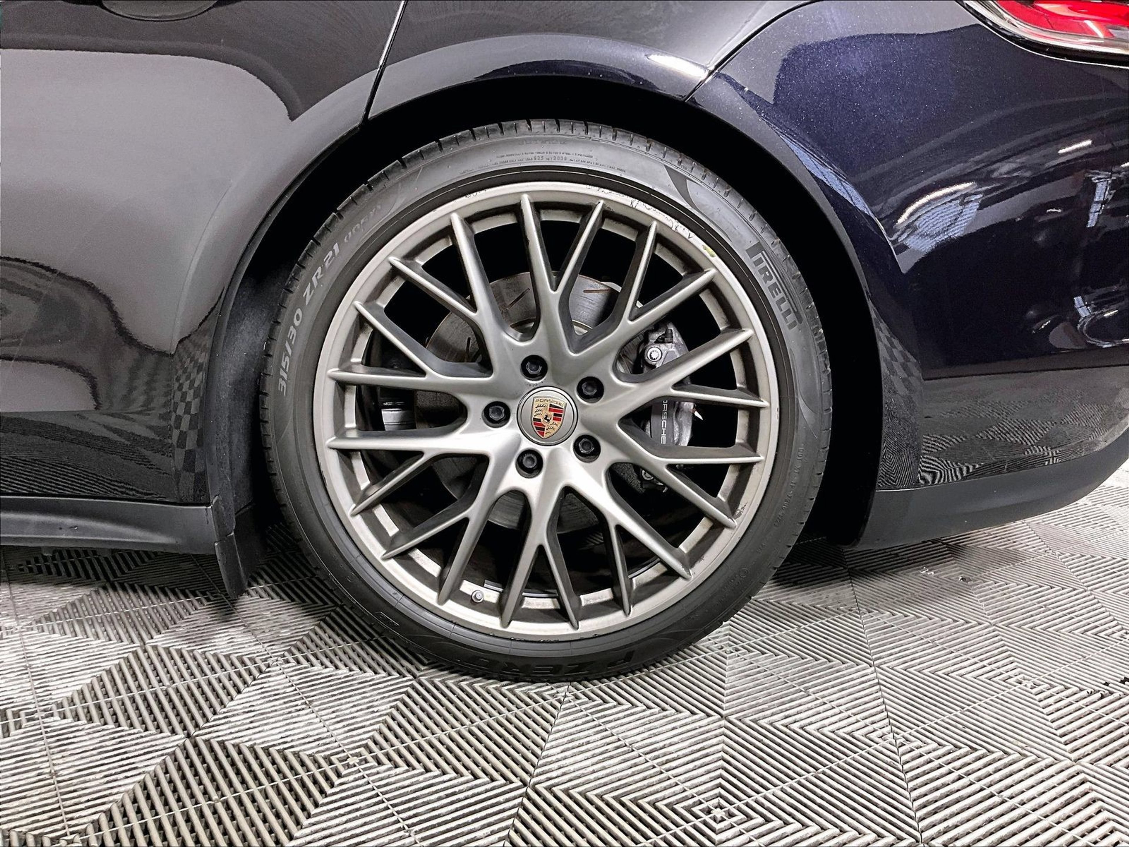 Certified 2021 Porsche Panamera image 28