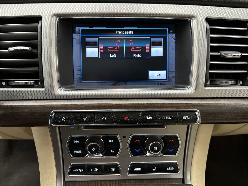 Used 2012 Jaguar XF image 19