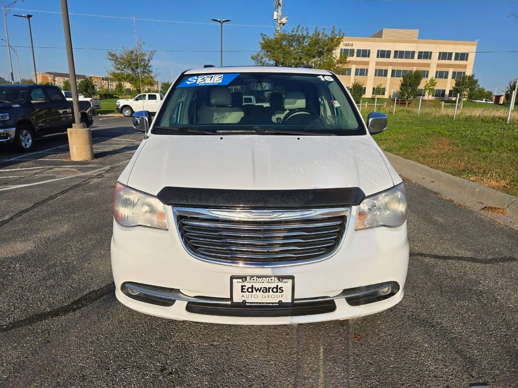 Used 2016 Chrysler Town & Country Limited Platinum image 9