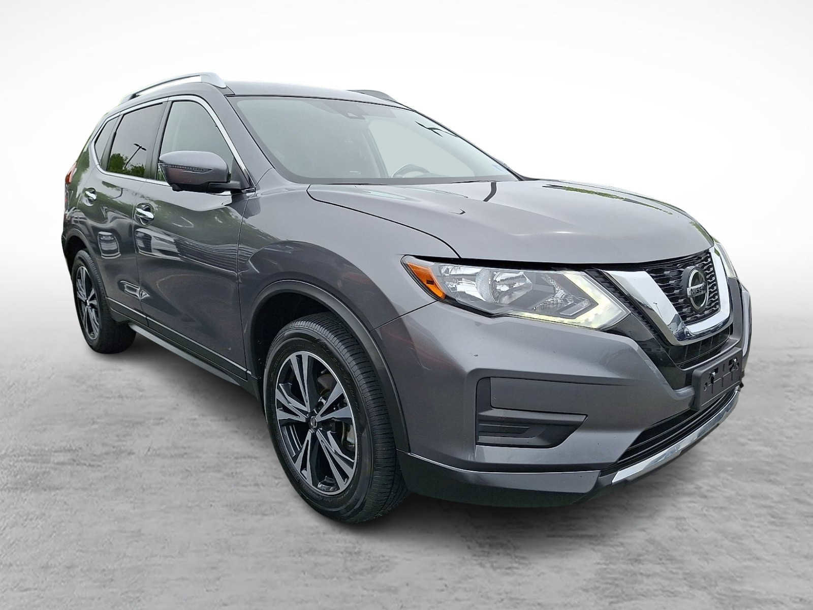 Used 2020 Nissan Rogue SV w/ Premium Package AWD/4WD image 3