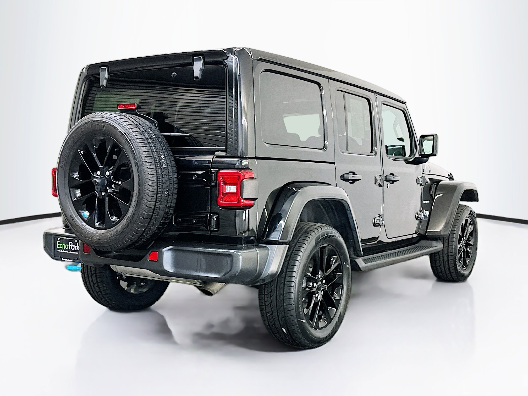 Used 2023 Jeep Wrangler Unlimited Sahara w/ Cold Weather Group AWD/4WD image 9