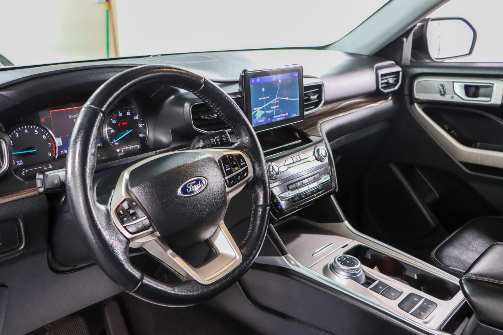Used 2022 Ford Explorer Limited w/ Equipment Group 301A RWD image 22