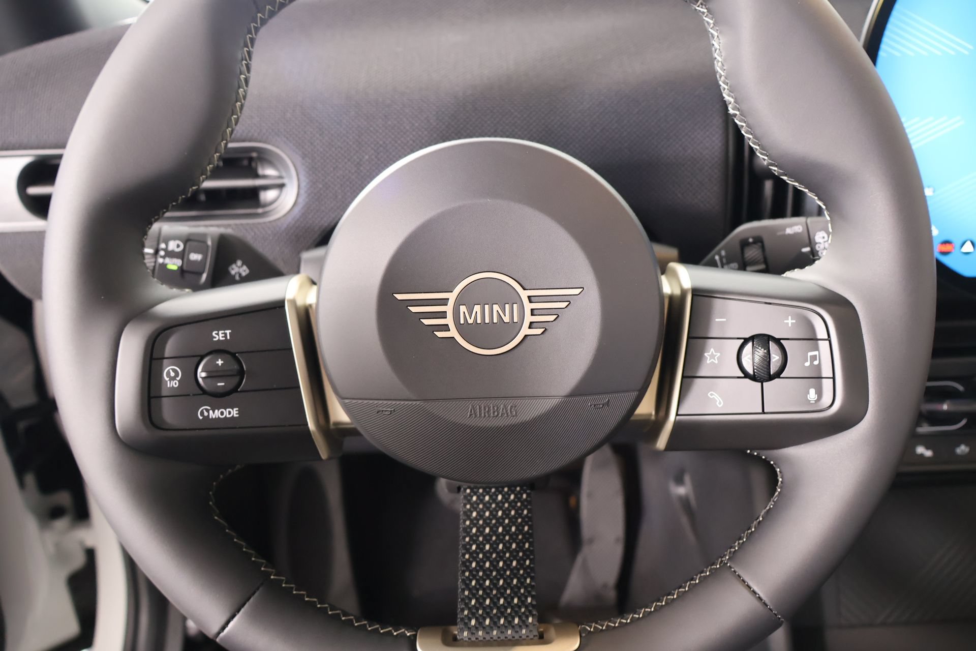 New 2026 MINI Cooper 2-Door Hardtop FWD image 3