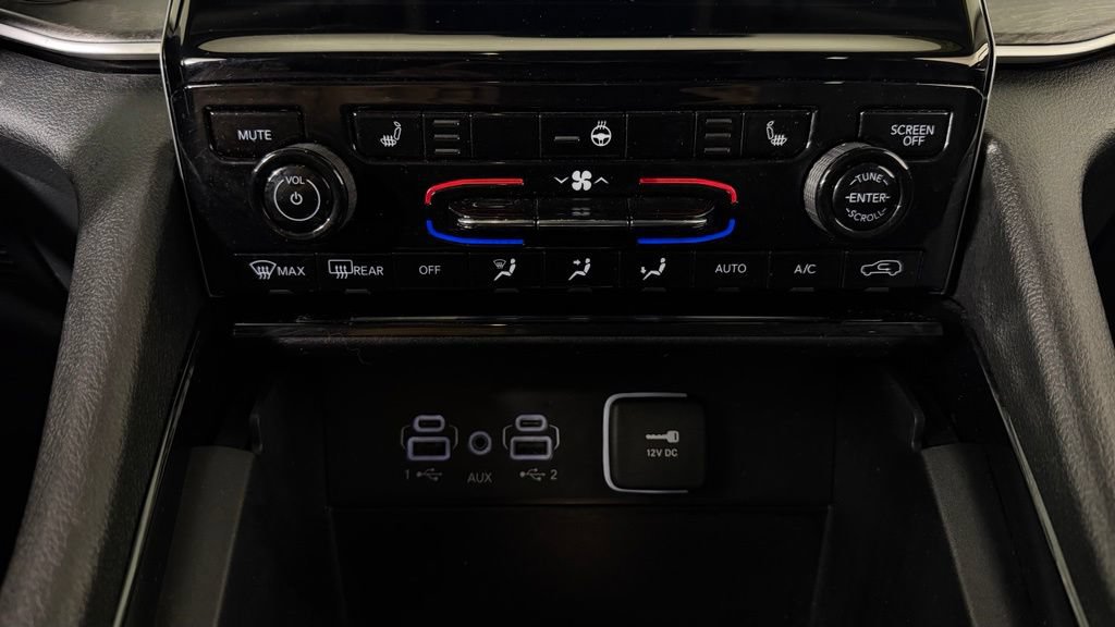 Used 2023 Jeep Grand Cherokee L Limited AWD/4WD image 24