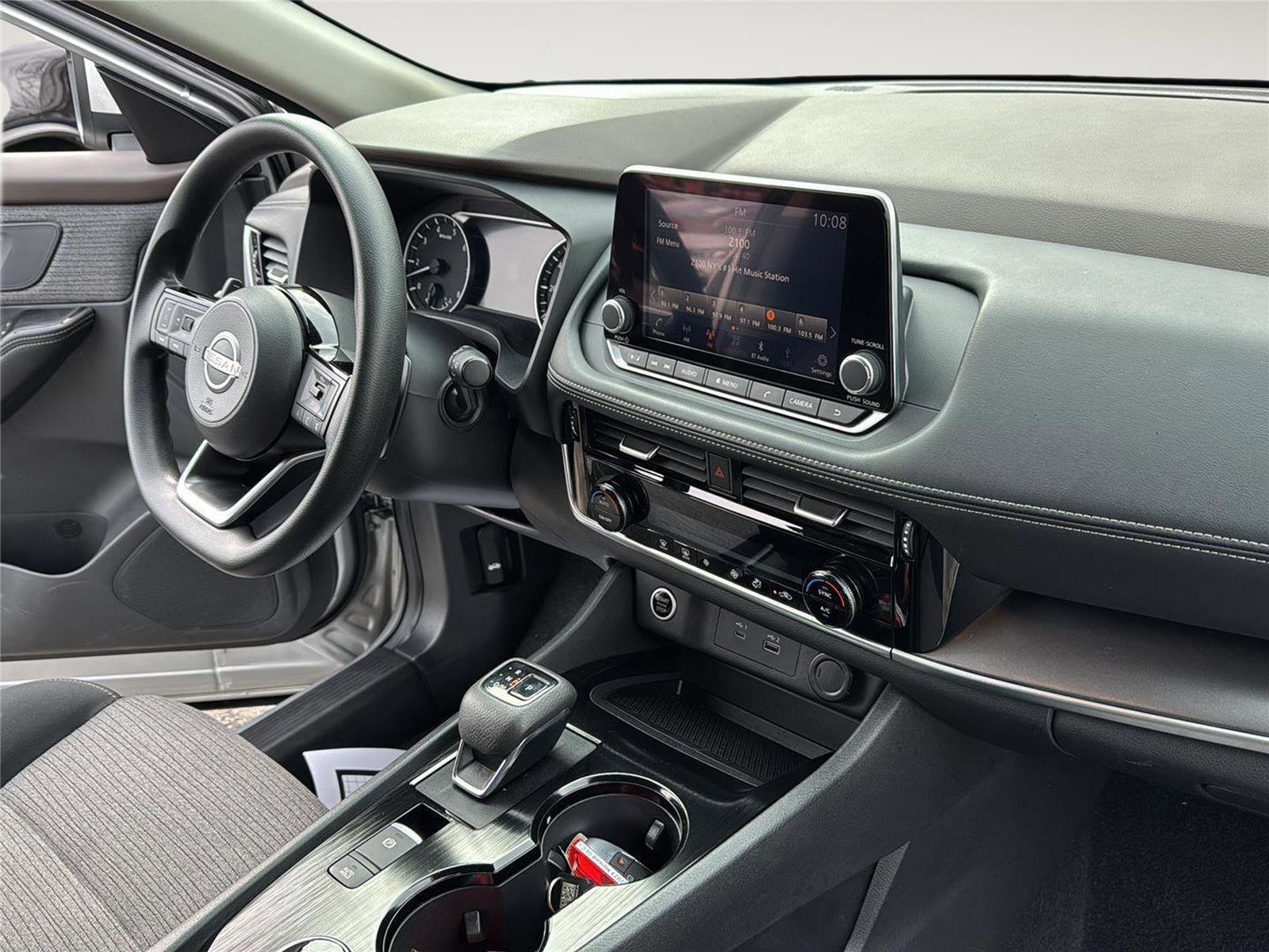 Used 2022 Nissan Rogue SV image 36