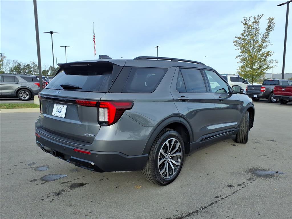 New 2026 Ford Explorer ST-Line image 3