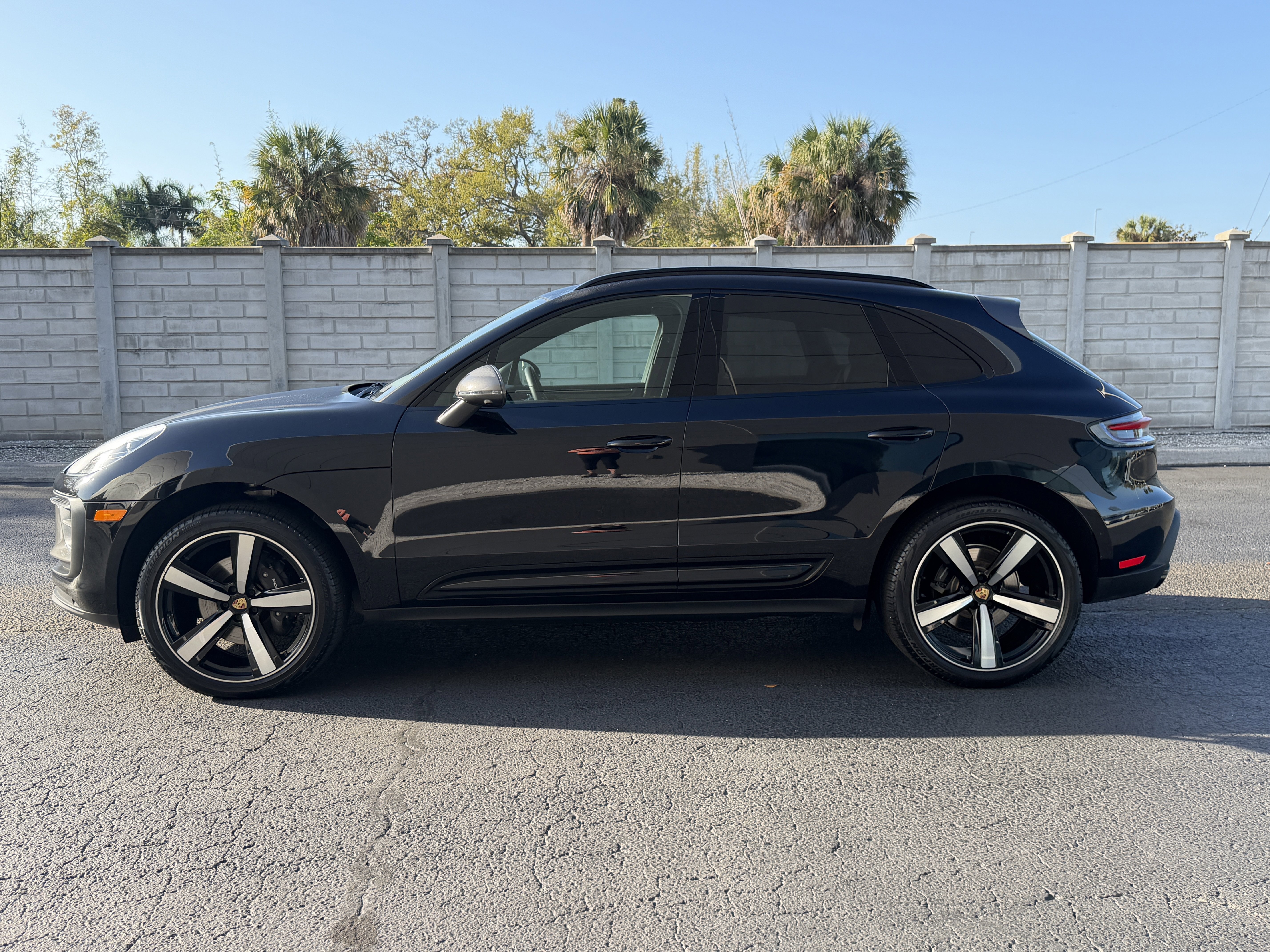 Certified 2025 Porsche Macan Turbo image 2