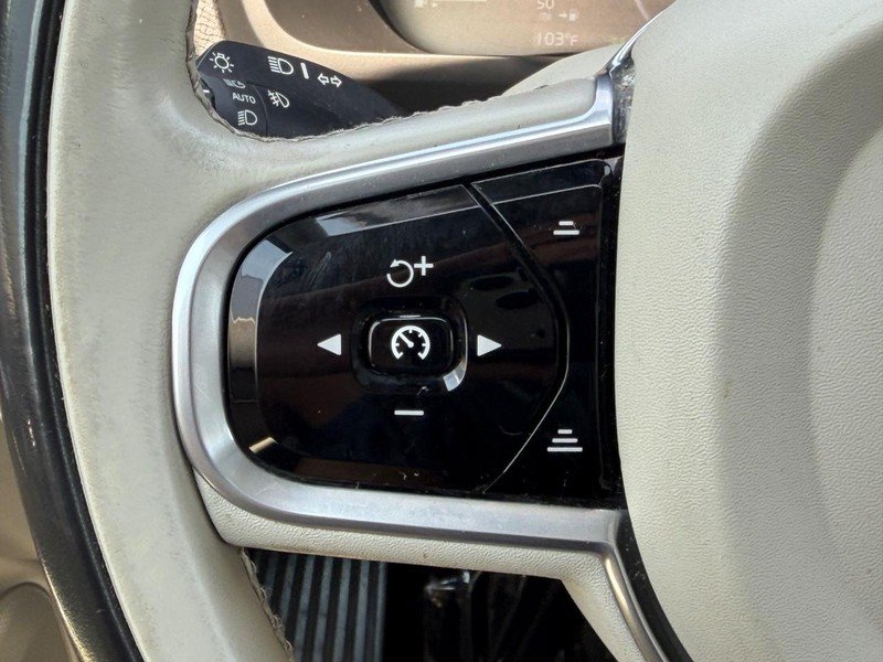 Used 2018 Volvo XC90 T5 Momentum FWD image 17