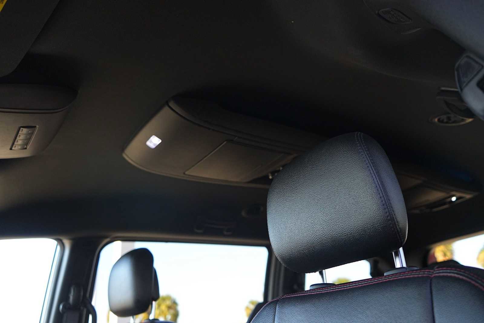 Used 2018 Dodge Grand Caravan GT image 25