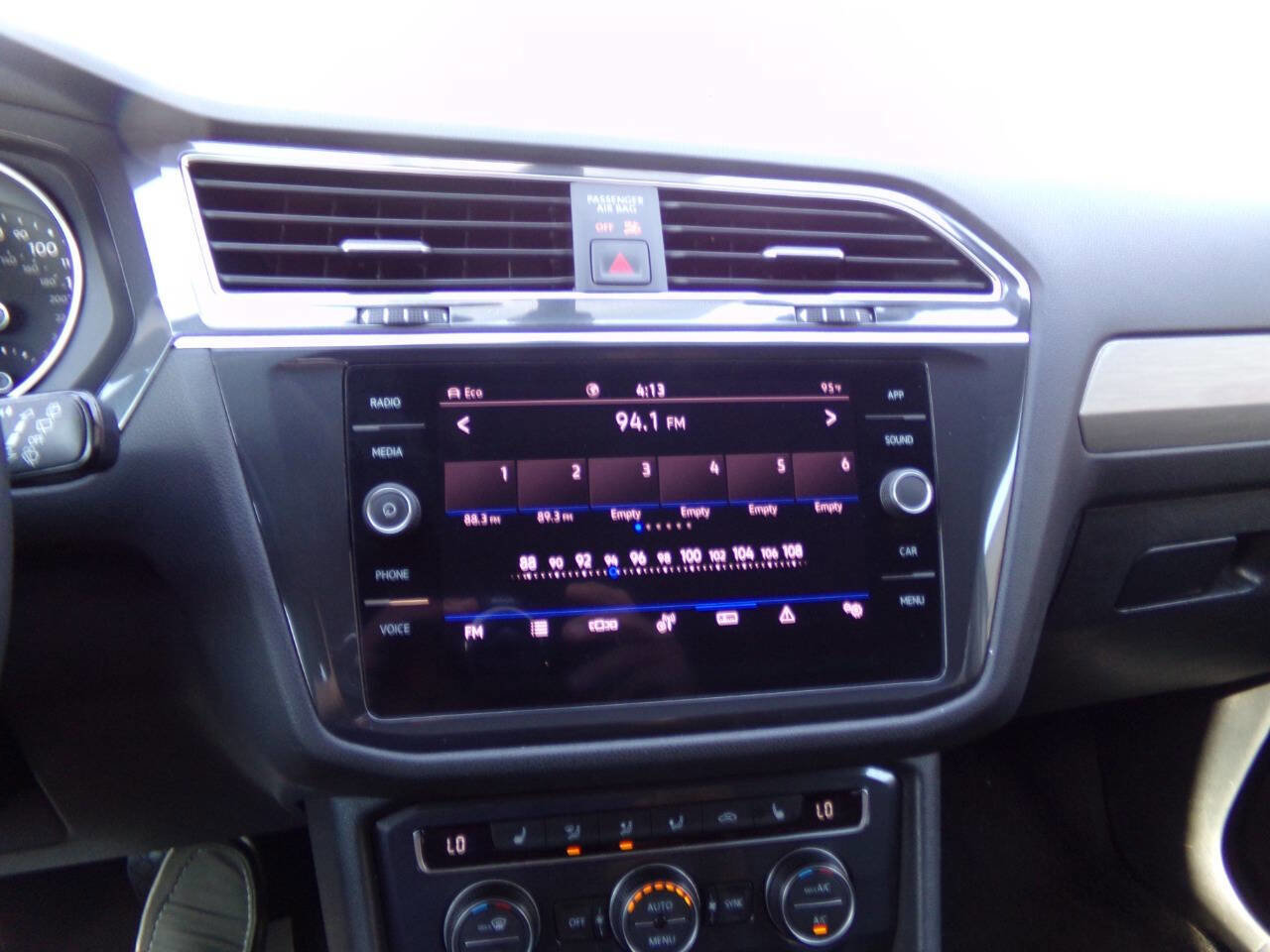 Used 2021 Volkswagen Tiguan SE image 52