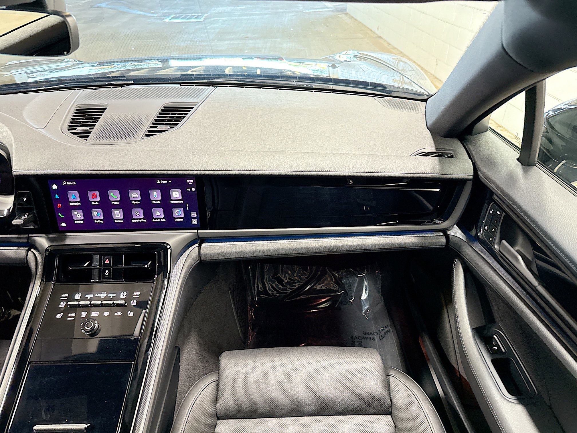 Certified 2025 Porsche Panamera 4 AWD/4WD image 18