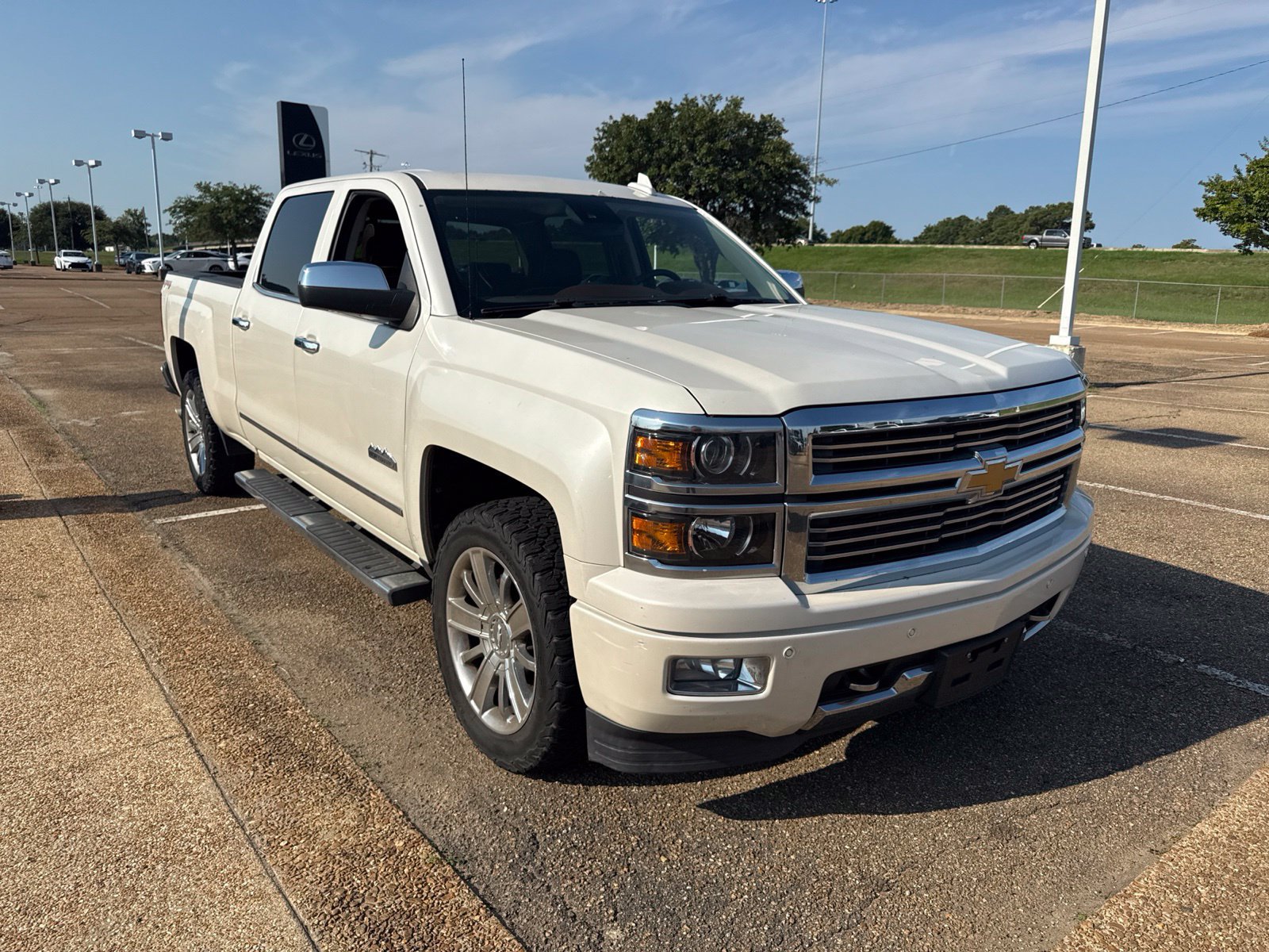 Used 2015 Chevrolet Silverado 1500 High Country w/ High Country Premium Package AWD/4WD image 3
