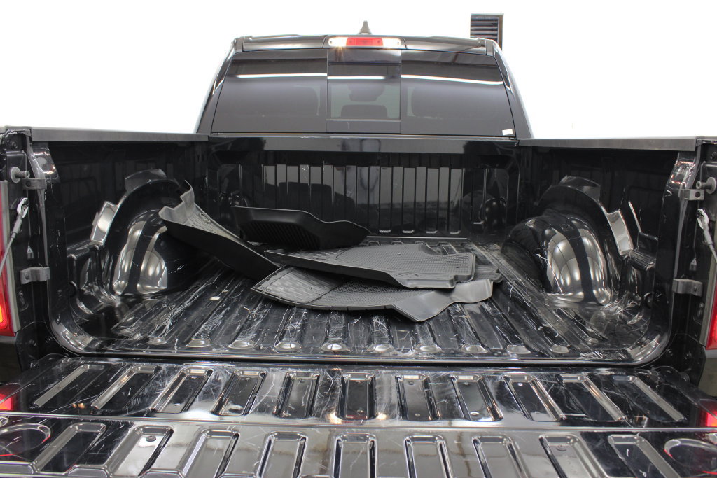 Used 2024 RAM 1500 Laramie AWD/4WD image 31