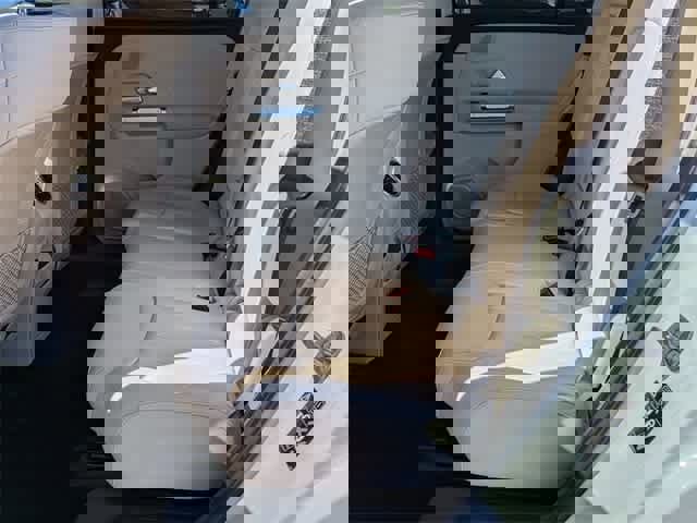 New 2025 Mercedes-Benz GLB 250 image 5