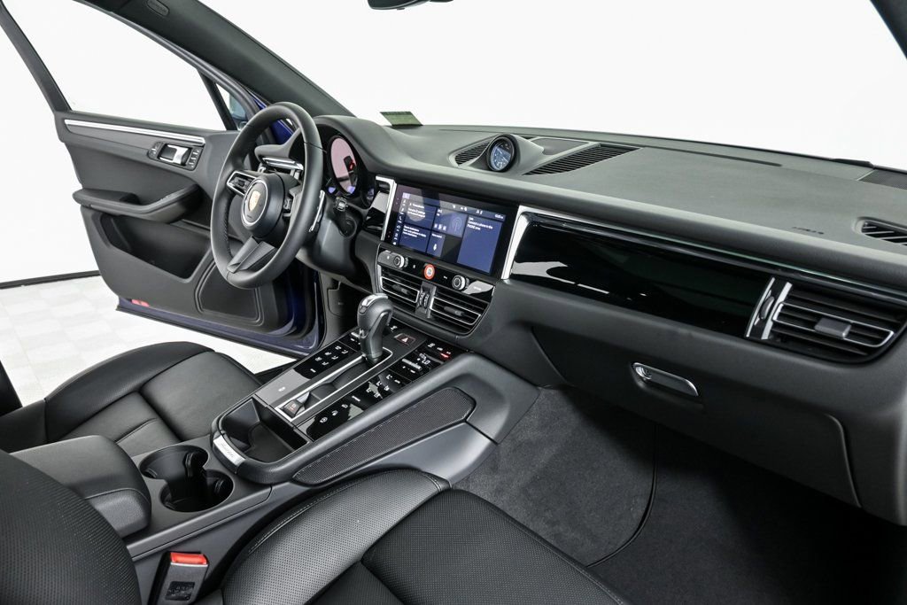 New 2026 Porsche Macan image 25
