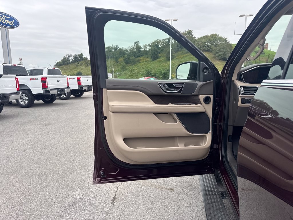 Used 2024 Lincoln Navigator Reserve AWD/4WD image 29