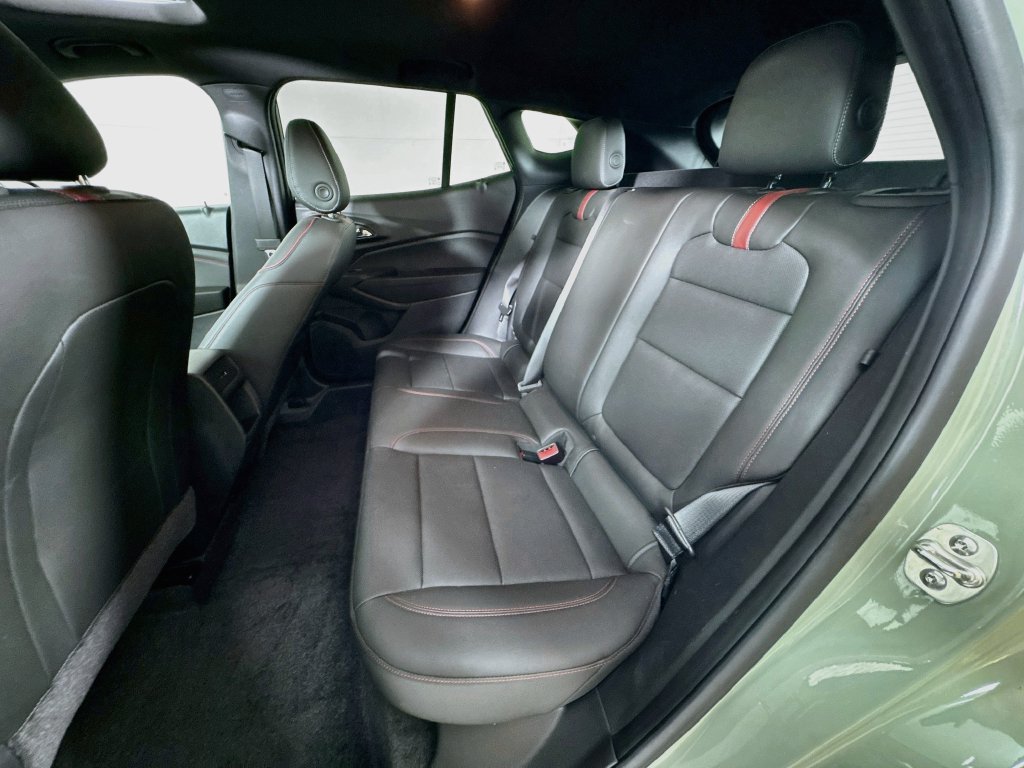 Used 2024 Chevrolet Trax RS w/ Sunroof Package FWD image 30