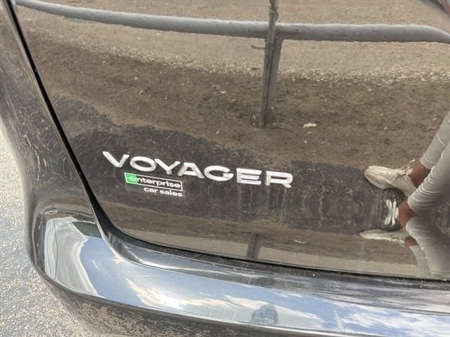 Used 2023 Chrysler Voyager LX FWD image 7