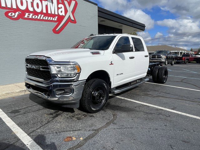Used 2021 RAM 3500 Tradesman w/ Chrome Appearance Group image 2