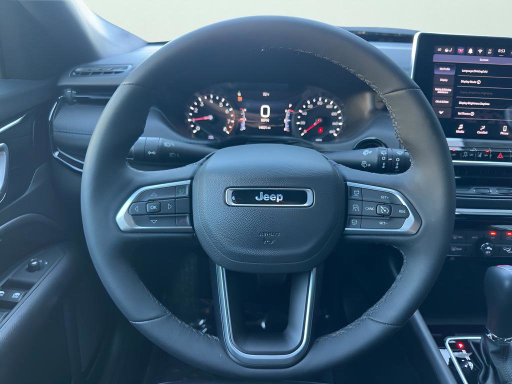 Used 2025 Jeep Compass Latitude w/ Convenience Group AWD/4WD image 32