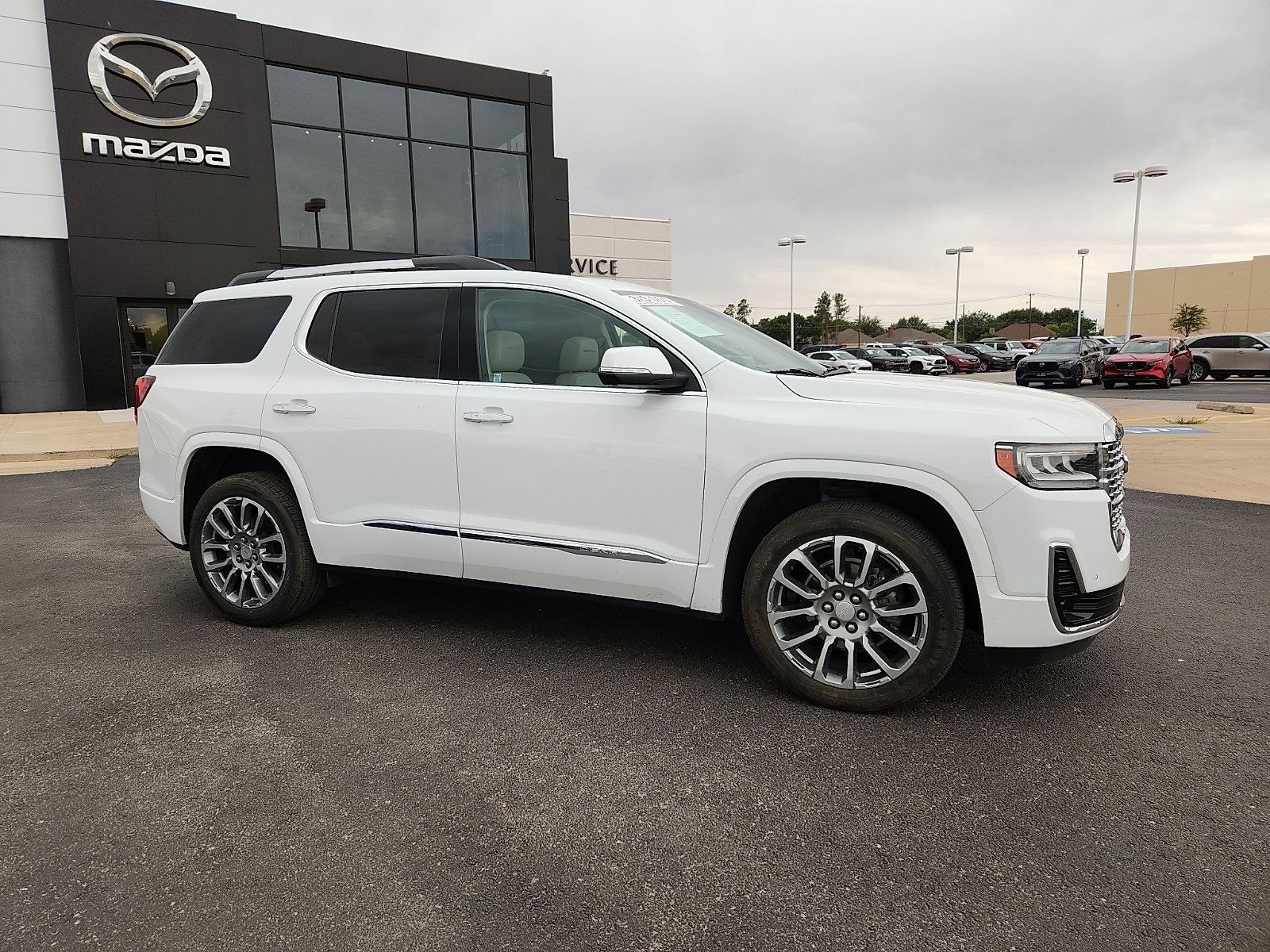 Used 2022 GMC Acadia Denali w/ Denali Ultimate Package FWD image 8